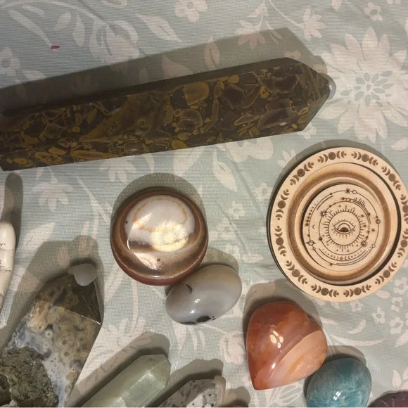 Assorted Crystal and Stone Collection - Picture 6 of 7